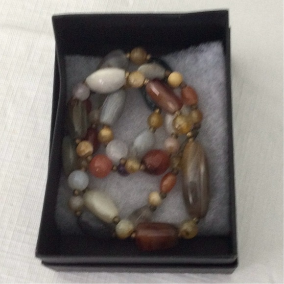 Woman’s Agate Stone Necklace multi color stones no clasp goes over the head - Picture 7 of 7